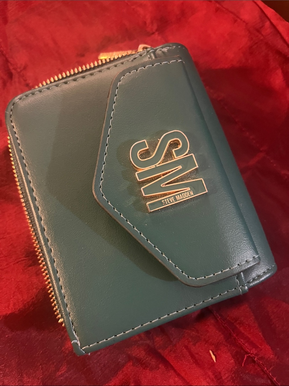 Steve Madden Green Zip & Snap Card Holder 19